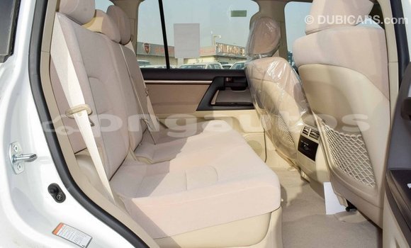 Acheter Import Voiture Toyota Land Cruiser Blanc à Import - Dubai, Enga Acheter Import Voiture Toyota Land Cruiser Blanc à Import - Dubai, Enga