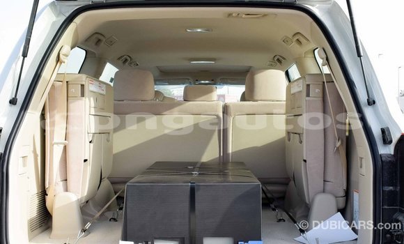 Acheter Import Voiture Toyota Land Cruiser Blanc à Import - Dubai, Enga Acheter Import Voiture Toyota Land Cruiser Blanc à Import - Dubai, Enga