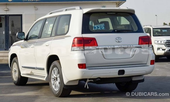 Acheter Import Voiture Toyota Land Cruiser Blanc à Import - Dubai, Enga Acheter Import Voiture Toyota Land Cruiser Blanc à Import - Dubai, Enga