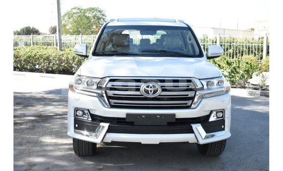 Buy Import Toyota Land Cruiser White Car in Import - Dubai in Enga Buy Import Toyota Land Cruiser White Car in Import - Dubai in Enga