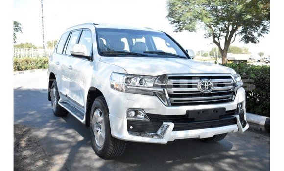 Buy Import Toyota Land Cruiser White Car in Import - Dubai in Enga Buy Import Toyota Land Cruiser White Car in Import - Dubai in Enga