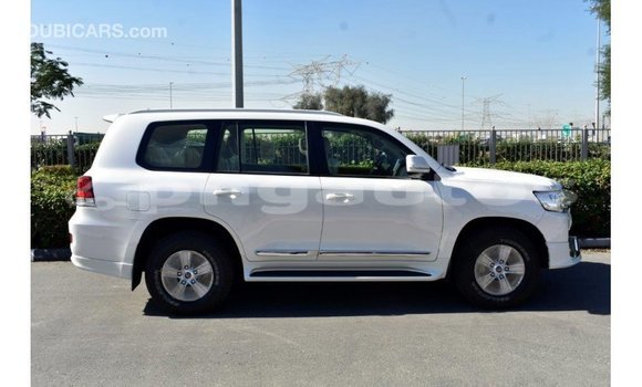 Buy Import Toyota Land Cruiser White Car in Import - Dubai in Enga Buy Import Toyota Land Cruiser White Car in Import - Dubai in Enga