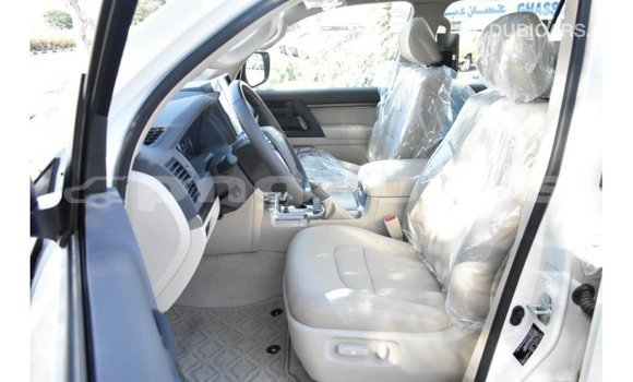 Buy Import Toyota Land Cruiser White Car in Import - Dubai in Enga Buy Import Toyota Land Cruiser White Car in Import - Dubai in Enga