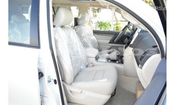 Buy Import Toyota Land Cruiser White Car in Import - Dubai in Enga Buy Import Toyota Land Cruiser White Car in Import - Dubai in Enga