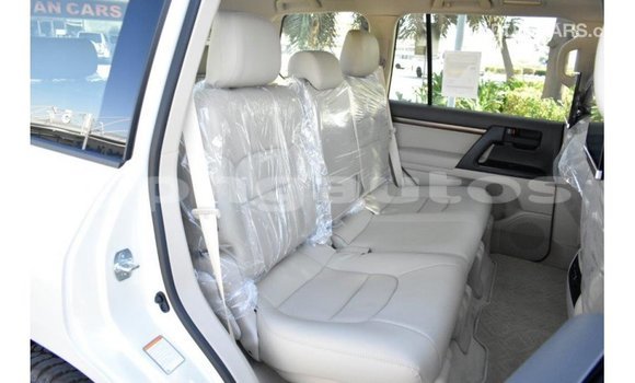 Buy Import Toyota Land Cruiser White Car in Import - Dubai in Enga Buy Import Toyota Land Cruiser White Car in Import - Dubai in Enga
