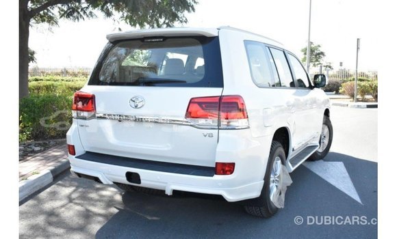 Buy Import Toyota Land Cruiser White Car in Import - Dubai in Enga Buy Import Toyota Land Cruiser White Car in Import - Dubai in Enga