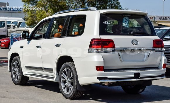 Buy Import Toyota Land Cruiser White Car in Import - Dubai in Enga Buy Import Toyota Land Cruiser White Car in Import - Dubai in Enga