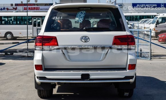 Buy Import Toyota Land Cruiser White Car in Import - Dubai in Enga Buy Import Toyota Land Cruiser White Car in Import - Dubai in Enga