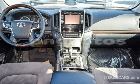 Acheter Import Voiture Toyota Land Cruiser Blanc à Import - Dubai, Enga Acheter Import Voiture Toyota Land Cruiser Blanc à Import - Dubai, Enga