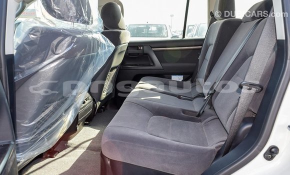 Acheter Import Voiture Toyota Land Cruiser Blanc à Import - Dubai, Enga Acheter Import Voiture Toyota Land Cruiser Blanc à Import - Dubai, Enga