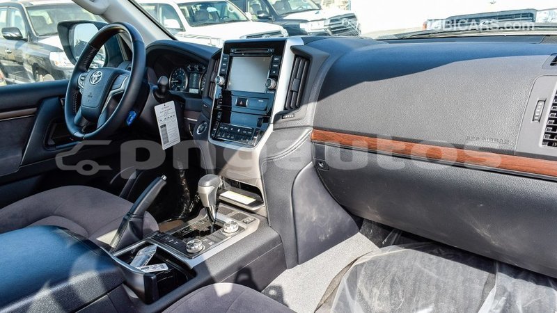 Big with watermark toyota land cruiser enga import dubai 4425