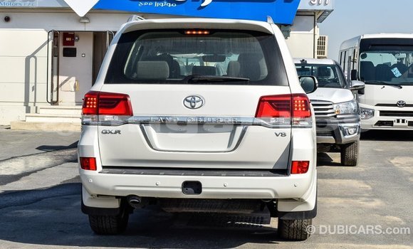 Acheter Import Voiture Toyota Land Cruiser Blanc à Import - Dubai, Enga Acheter Import Voiture Toyota Land Cruiser Blanc à Import - Dubai, Enga