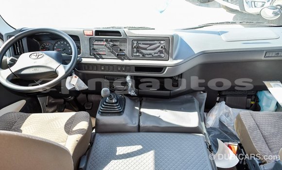 Acheter Import Voiture Toyota Coaster Blanc à Import - Dubai, Enga Acheter Import Voiture Toyota Coaster Blanc à Import - Dubai, Enga
