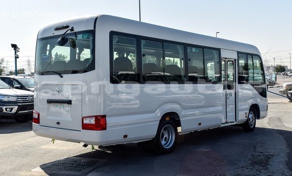 Acheter Import Voiture Toyota Coaster Blanc à Import - Dubai, Enga Acheter Import Voiture Toyota Coaster Blanc à Import - Dubai, Enga