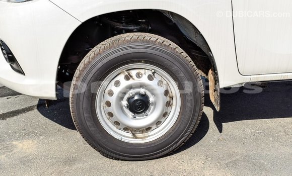 Acheter Import Voiture Toyota Hilux Blanc à Import - Dubai, Enga Acheter Import Voiture Toyota Hilux Blanc à Import - Dubai, Enga