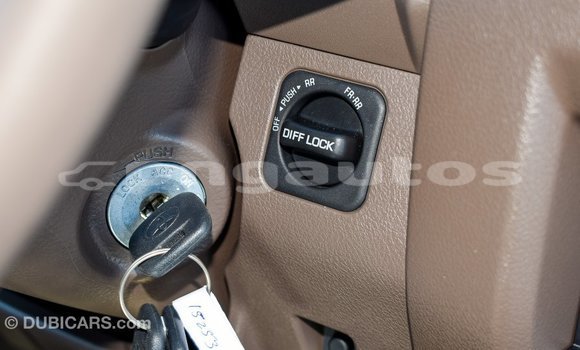 Acheter Import Voiture Toyota Land Cruiser Beige à Import - Dubai, Enga Acheter Import Voiture Toyota Land Cruiser Beige à Import - Dubai, Enga