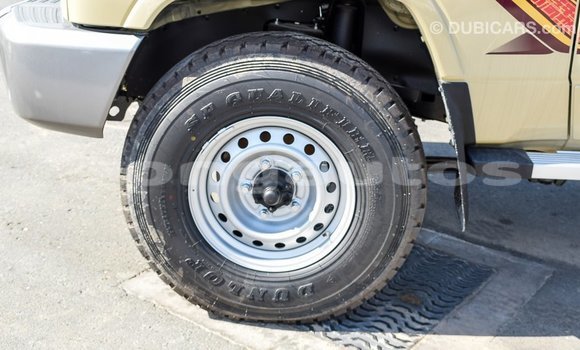 Acheter Import Voiture Toyota Land Cruiser Beige à Import - Dubai, Enga Acheter Import Voiture Toyota Land Cruiser Beige à Import - Dubai, Enga