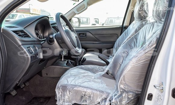 Acheter Import Voiture Mitsubishi L200 Blanc à Import - Dubai, Enga Acheter Import Voiture Mitsubishi L200 Blanc à Import - Dubai, Enga