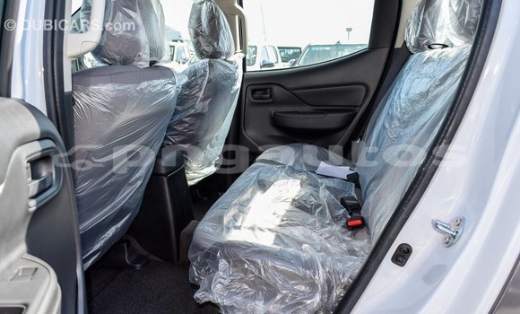 Acheter Import Voiture Mitsubishi L200 Blanc à Import - Dubai, Enga Acheter Import Voiture Mitsubishi L200 Blanc à Import - Dubai, Enga