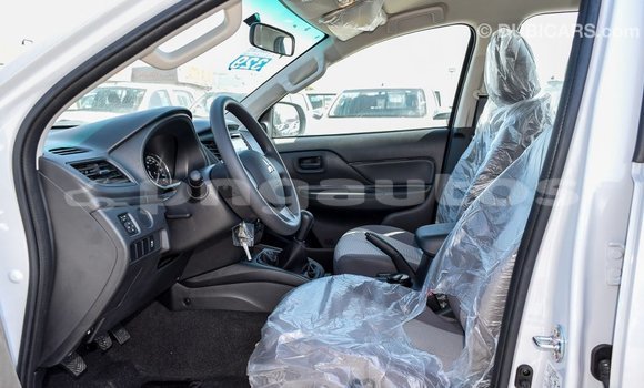 Acheter Import Voiture Mitsubishi L200 Blanc à Import - Dubai, Enga Acheter Import Voiture Mitsubishi L200 Blanc à Import - Dubai, Enga