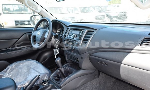 Acheter Import Voiture Mitsubishi L200 Blanc à Import - Dubai, Enga Acheter Import Voiture Mitsubishi L200 Blanc à Import - Dubai, Enga