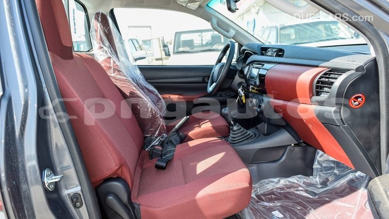 Big with watermark toyota hilux enga import dubai 4435