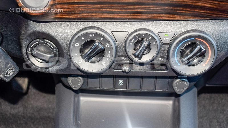 Big with watermark toyota hilux enga import dubai 4438