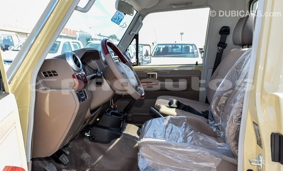Acheter Import Voiture Toyota Land Cruiser Beige à Import - Dubai, Enga Acheter Import Voiture Toyota Land Cruiser Beige à Import - Dubai, Enga