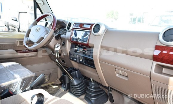 Acheter Import Voiture Toyota Land Cruiser Beige à Import - Dubai, Enga Acheter Import Voiture Toyota Land Cruiser Beige à Import - Dubai, Enga