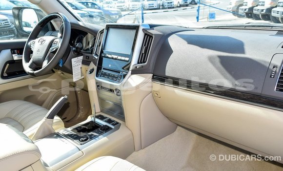 Acheter Import Voiture Toyota Land Cruiser Blanc à Import - Dubai, Enga Acheter Import Voiture Toyota Land Cruiser Blanc à Import - Dubai, Enga