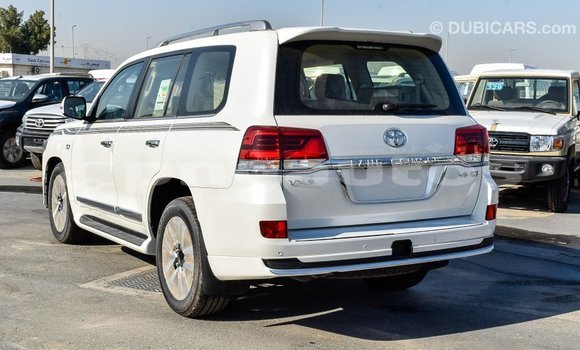 Acheter Import Voiture Toyota Land Cruiser Blanc à Import - Dubai, Enga Acheter Import Voiture Toyota Land Cruiser Blanc à Import - Dubai, Enga