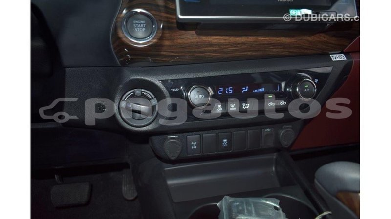 Big with watermark toyota hilux enga import dubai 4444