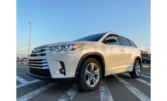 Buy Import Toyota Highlander White Car in Import - Dubai in Enga Buy Import Toyota Highlander White Car in Import - Dubai in Enga
