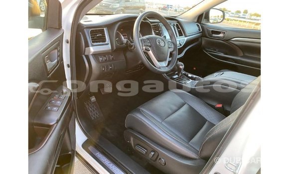 Buy Import Toyota Highlander White Car in Import - Dubai in Enga Buy Import Toyota Highlander White Car in Import - Dubai in Enga