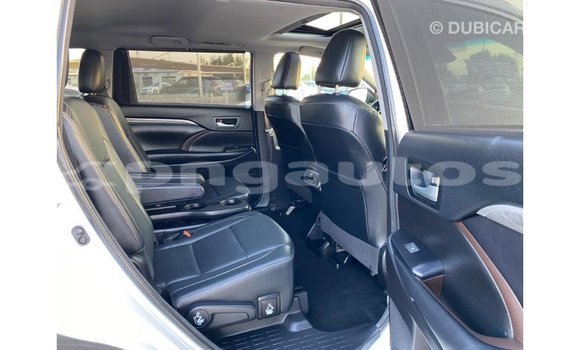Buy Import Toyota Highlander White Car in Import - Dubai in Enga Buy Import Toyota Highlander White Car in Import - Dubai in Enga