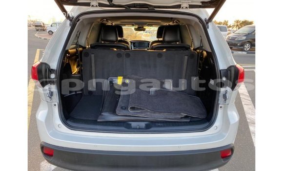 Buy Import Toyota Highlander White Car in Import - Dubai in Enga Buy Import Toyota Highlander White Car in Import - Dubai in Enga