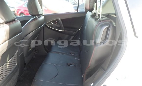 Buy Used Toyota RAV4 White Car in Port Moresby in National Capital District Buy Used Toyota RAV4 White Car in Port Moresby in National Capital District