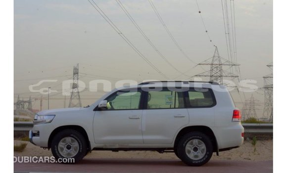 Buy Import Toyota Land Cruiser White Car in Import - Dubai in Enga Buy Import Toyota Land Cruiser White Car in Import - Dubai in Enga