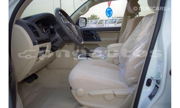 Buy Import Toyota Land Cruiser White Car in Import - Dubai in Enga Buy Import Toyota Land Cruiser White Car in Import - Dubai in Enga