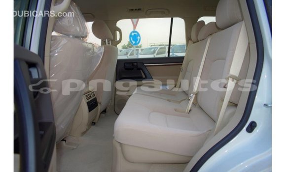 Buy Import Toyota Land Cruiser White Car in Import - Dubai in Enga Buy Import Toyota Land Cruiser White Car in Import - Dubai in Enga