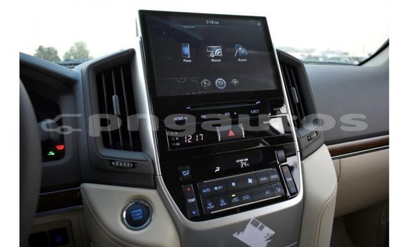 Buy Import Toyota Land Cruiser White Car in Import - Dubai in Enga Buy Import Toyota Land Cruiser White Car in Import - Dubai in Enga