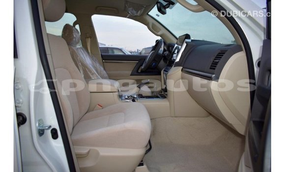 Buy Import Toyota Land Cruiser White Car in Import - Dubai in Enga Buy Import Toyota Land Cruiser White Car in Import - Dubai in Enga