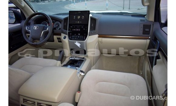 Buy Import Toyota Land Cruiser White Car in Import - Dubai in Enga Buy Import Toyota Land Cruiser White Car in Import - Dubai in Enga
