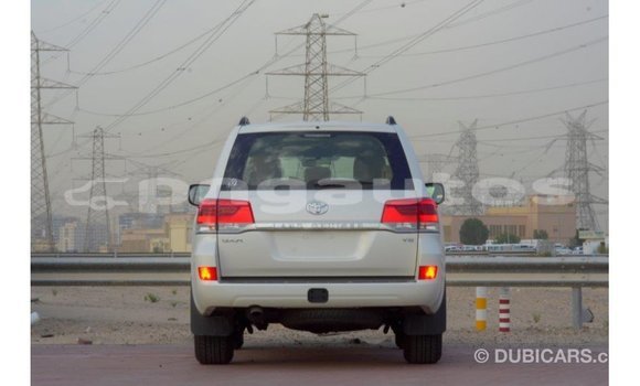 Buy Import Toyota Land Cruiser White Car in Import - Dubai in Enga Buy Import Toyota Land Cruiser White Car in Import - Dubai in Enga