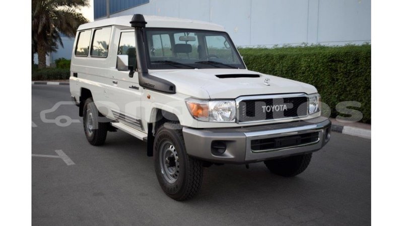 Big with watermark toyota land cruiser enga import dubai 4484