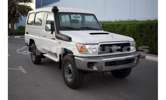 Buy Import Toyota Land Cruiser White Car in Import - Dubai in Enga Buy Import Toyota Land Cruiser White Car in Import - Dubai in Enga