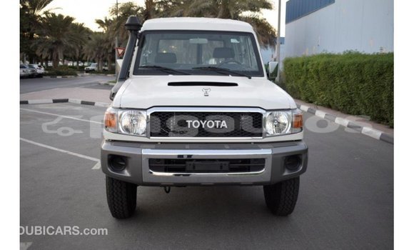 Buy Import Toyota Land Cruiser White Car in Import - Dubai in Enga Buy Import Toyota Land Cruiser White Car in Import - Dubai in Enga