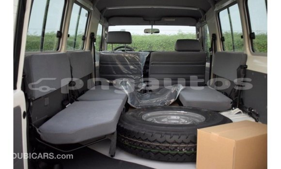 Buy Import Toyota Land Cruiser White Car in Import - Dubai in Enga Buy Import Toyota Land Cruiser White Car in Import - Dubai in Enga