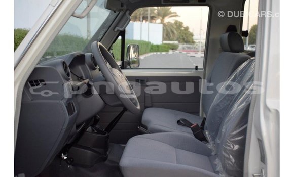 Buy Import Toyota Land Cruiser White Car in Import - Dubai in Enga Buy Import Toyota Land Cruiser White Car in Import - Dubai in Enga