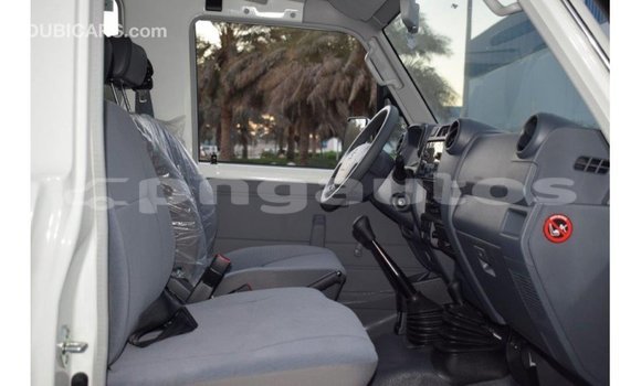 Buy Import Toyota Land Cruiser White Car in Import - Dubai in Enga Buy Import Toyota Land Cruiser White Car in Import - Dubai in Enga